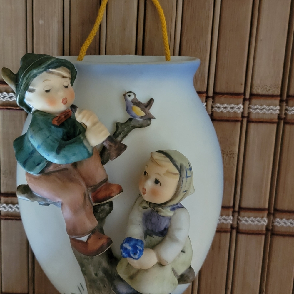 Goebel Hummel Boy and Girl Wall Vase 360A, 1958, beautiful condition, like new.